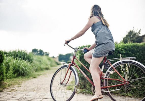 Почему женщинам полезно ездить на велосипеде?